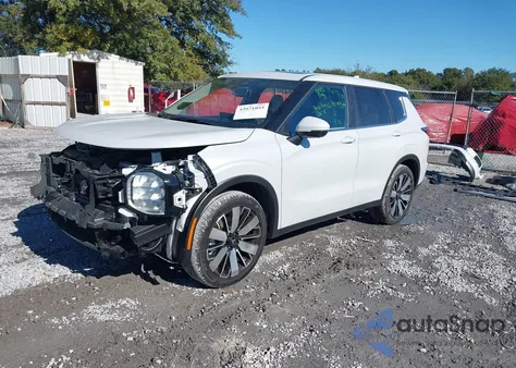 2025 Mitsubishi Outlander Se 2.5 2Wd z USA, uszkodzony, nr VIN JA4J3VA87SZ051582